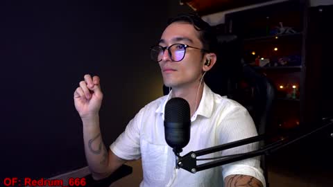 Snapshot of redrum_696 chatting on January 5, 4:59 pm Red online show from January 5, 4:59 pm