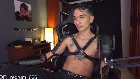 Snapshot of redrum_696 chatting on February 25, 5:04 pm Red online show from February 25, 5:04 pm