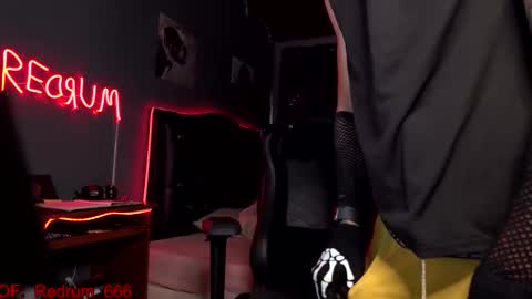 Snapshot of redrum_696 chatting on September 26, 5:28 pm Red online show from September 26, 5:28 pm