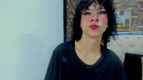 Snapshot of reed_kitty chatting on November 26, 1:23 pm reed_kitty online show from November 26, 1:23 pm