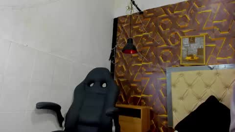 Snapshot of reed_kitty chatting on December 14, 1:38 pm reed_kitty online show from December 14, 1:38 pm