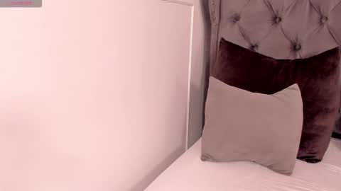 Snapshot of regina_noctixx chatting on October 18, 9:59 pm Regina online show from October 18, 9:59 pm
