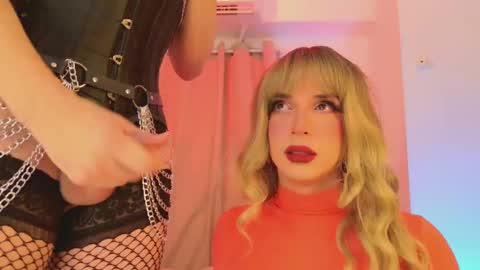 Snapshot of reginarose chatting on October 17, 4:26 am reginarose online show from October 17, 4:26 am