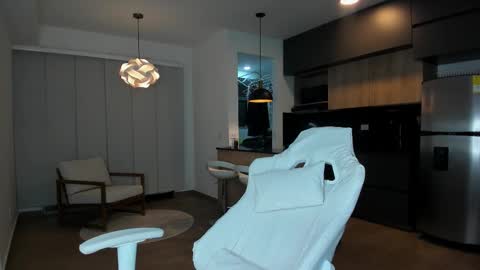 Snapshot of reichel_gray chatting on November 8, 1:39 am REICHEL online show from November 8, 1:39 am