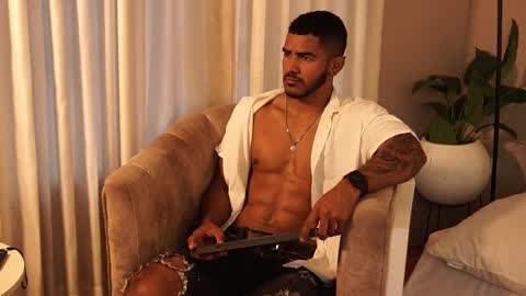 Snapshot of reik_von chatting on October 16, 12:17 pm Reik online show from October 16, 12:17 pm