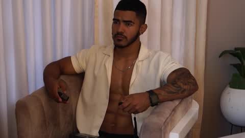 Snapshot of reik_von chatting on October 18, 12:06 pm Reik online show from October 18, 12:06 pm