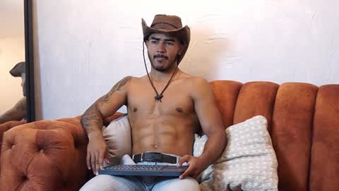 Snapshot of reik_von chatting on October 27, 12:09 pm Reik online show from October 27, 12:09 pm