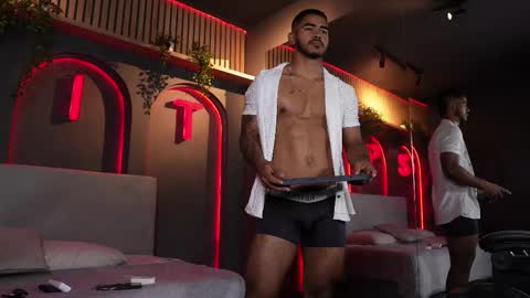 Snapshot of reik_von chatting on November 8, 12:16 pm Reik online show from November 8, 12:16 pm