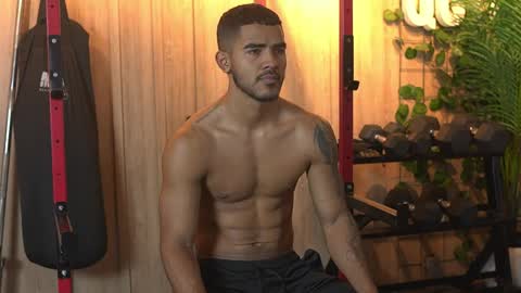 Snapshot of reik_von chatting on November 12, 12:05 pm Reik online show from November 12, 12:05 pm