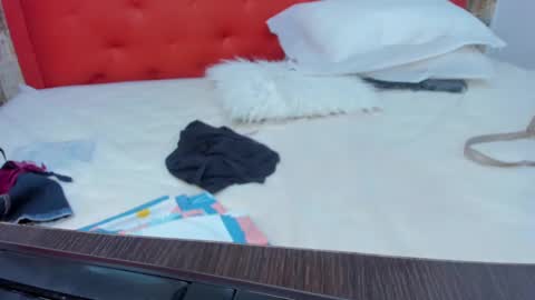 reina_loren online show from December 23, 6:16 pm