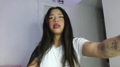 Snapshot of reina_reina chatting on September 11, 9:37 pm reina_reina online show from September 11, 9:37 pm