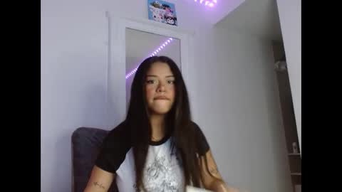 Snapshot of reina_reina chatting on September 30, 2:05 am reina_reina online show from September 30, 2:05 am