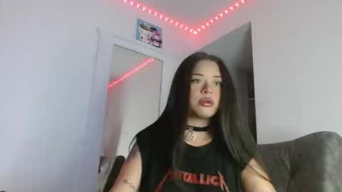 Snapshot of reina_reina chatting on October 17, 11:29 pm reina_reina online show from October 17, 11:29 pm