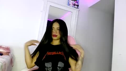 Snapshot of reina_reina chatting on December 2, 11:34 pm reina_reina online show from December 2, 11:34 pm