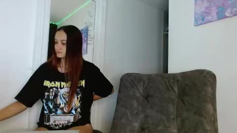 reina_reina online show from February 11, 5:45 am