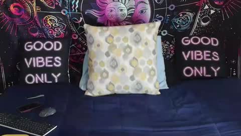 Snapshot of renaecumsalot chatting on December 10, 9:43 pm RenaeCumsAlot online show from December 10, 9:43 pm