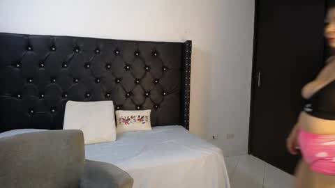 Renata Salinas online show from May 11, 11:49 am