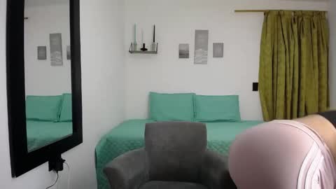 Renata Salinas online show from May 20, 10:27 pm