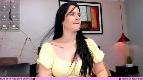 Snapshot of renataruiz_rr chatting on February 28, 6:20 pm online show from February 28, 6:20 pm