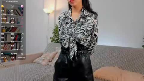 Snapshot of renatenavejar chatting on October 6, 1:03 am Call me Mira online show from October 6, 1:03 am