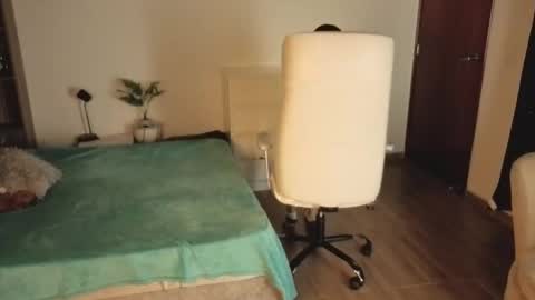 Snapshot of renaxi_smith chatting on November 30, 7:51 pm renaxi_smith online show from November 30, 7:51 pm