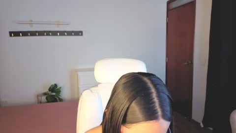 renaxi_smith online show from May 9, 8:03 pm