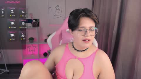 Snapshot of renee_turner chatting on January 23, 8:15 am renee_turner online show from January 23, 8:15 am