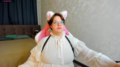 Snapshot of renee_turner chatting on March 2, 8:16 am renee_turner online show from March 2, 8:16 am