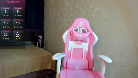 Snapshot of renee_turner chatting on March 7, 12:01 pm renee_turner online show from March 7, 12:01 pm