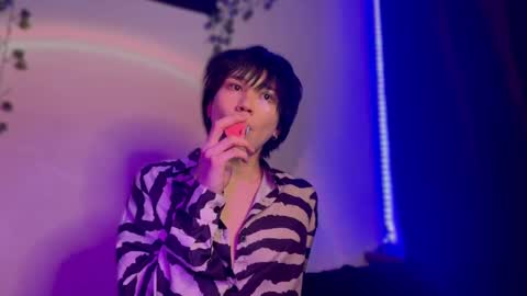 Snapshot of rennuts chatting on December 7, 6:15 pm rennuts online show from December 7, 6:15 pm