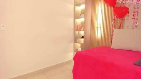 Reshi Hevss online show from February 13, 7:10 pm