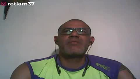 Snapshot of retlam37 chatting on December 3, 3:20 am Walter online show from December 3, 3:20 am