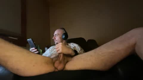 Snapshot of retroracer chatting on January 16, 8:54 am whoknows online show from January 16, 8:54 am