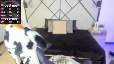 Snapshot of revenmiller_ chatting on November 17, 7:41 pm Reven online show from November 17, 7:41 pm