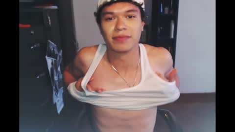 Snapshot of rexbunnybody chatting on February 19, 7:38 pm Rex online show from February 19, 7:38 pm