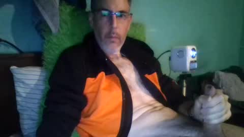 reyes_albert2006 online show from November 7, 10:48 am