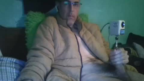 reyes_albert2006 online show from January 18, 10:57 pm