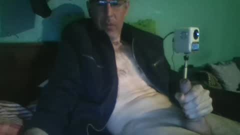 reyes_albert2006 online show from March 1, 2:52 pm