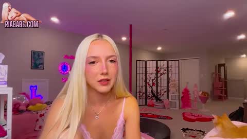 ria  online show from November 18, 3:23 am