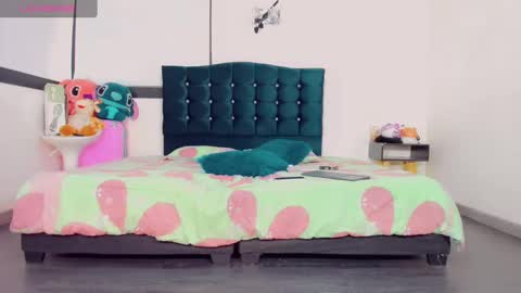 Snapshot of riannagarcia_ chatting on February 22, 10:42 pm Rianna Garcia online show from February 22, 10:42 pm