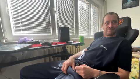 Snapshot of ricciardio chatting on October 25, 11:07 am ricciardio online show from October 25, 11:07 am