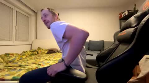 Snapshot of ricciardio chatting on November 4, 4:39 pm ricciardio online show from November 4, 4:39 pm