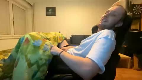 Snapshot of ricciardio chatting on November 29, 4:15 am ricciardio online show from November 29, 4:15 am