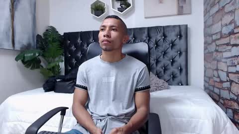 Snapshot of richar_voller chatting on December 26, 11:32 am richar_voller online show from December 26, 11:32 am