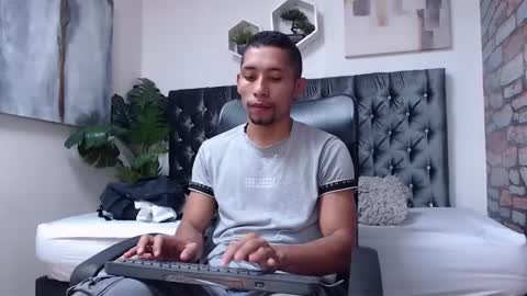 Snapshot of richar_voller chatting on January 5, 12:21 pm richar_voller online show from January 5, 12:21 pm