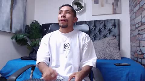 Snapshot of richar_voller chatting on January 8, 11:32 am richar_voller online show from January 8, 11:32 am