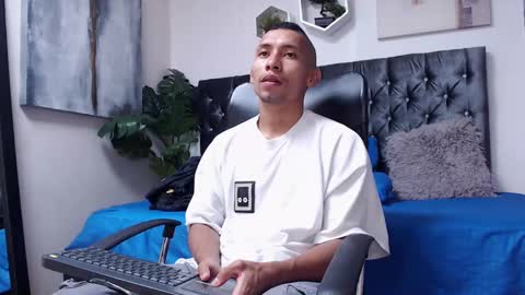 Snapshot of richar_voller chatting on January 9, 3:34 pm richar_voller online show from January 9, 3:34 pm