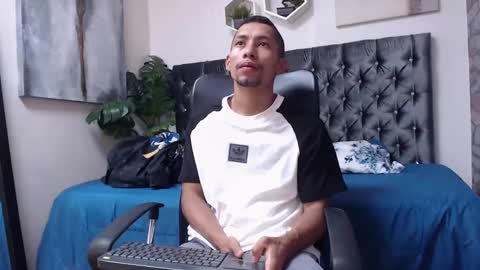 Snapshot of richar_voller chatting on January 20, 11:02 am richar_voller online show from January 20, 11:02 am