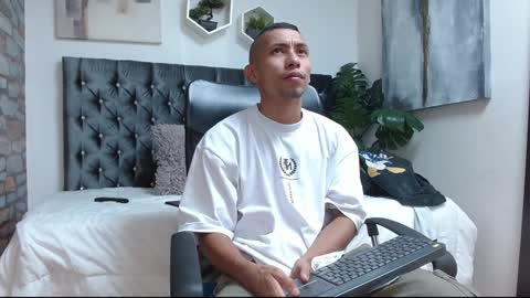 Snapshot of richar_voller chatting on February 3, 11:09 am richar_voller online show from February 3, 11:09 am