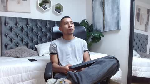 Snapshot of richar_voller chatting on February 5, 11:12 am richar_voller online show from February 5, 11:12 am